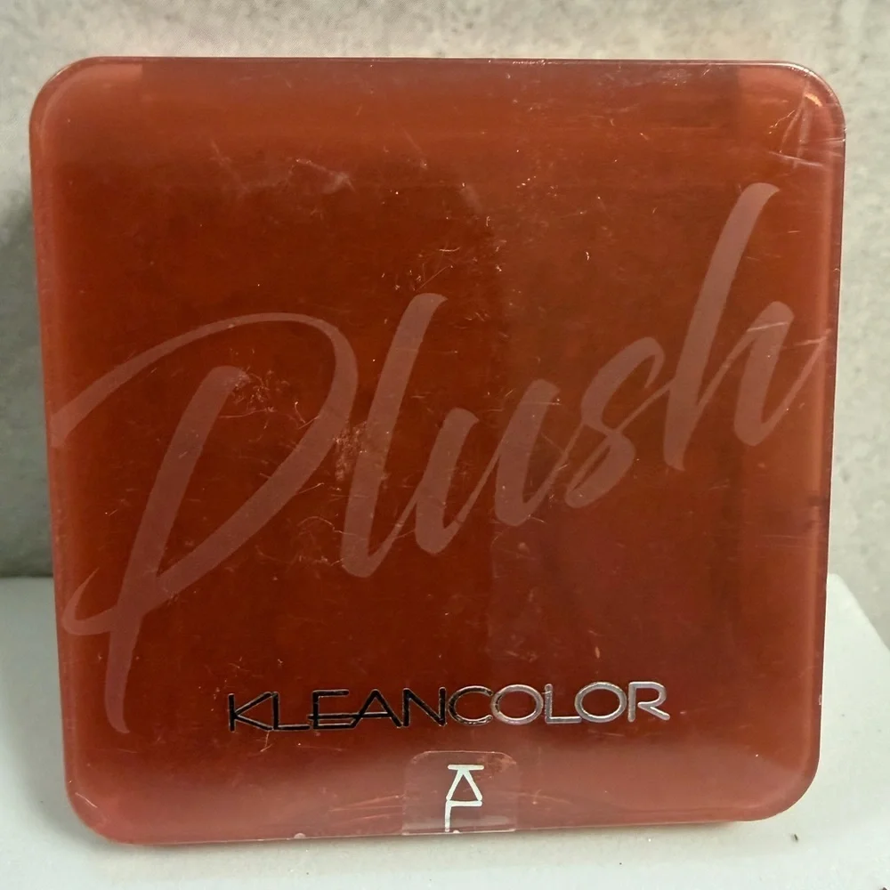🩷5/$10 Kleancolor Peachy Pink Blush Compact